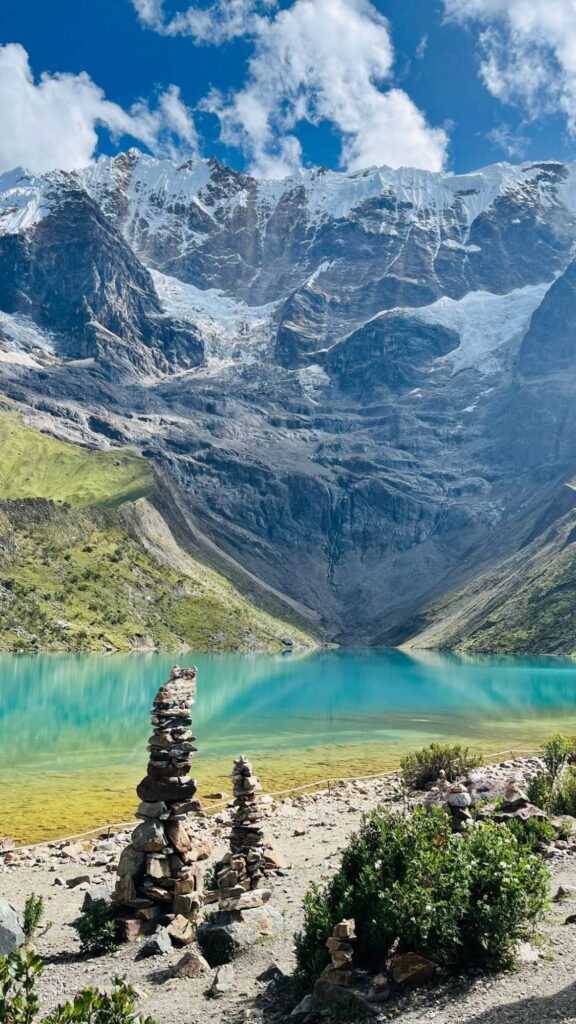 Laguna Humantay con apachetas