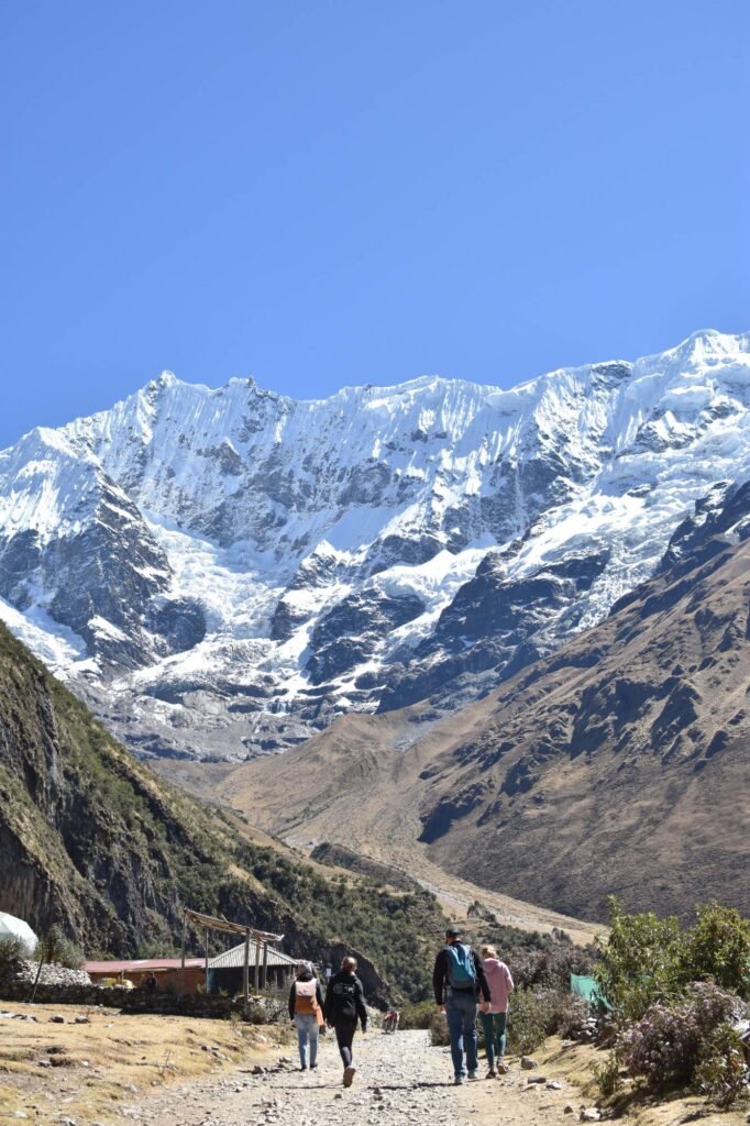 Caminantes frente a los glaciares